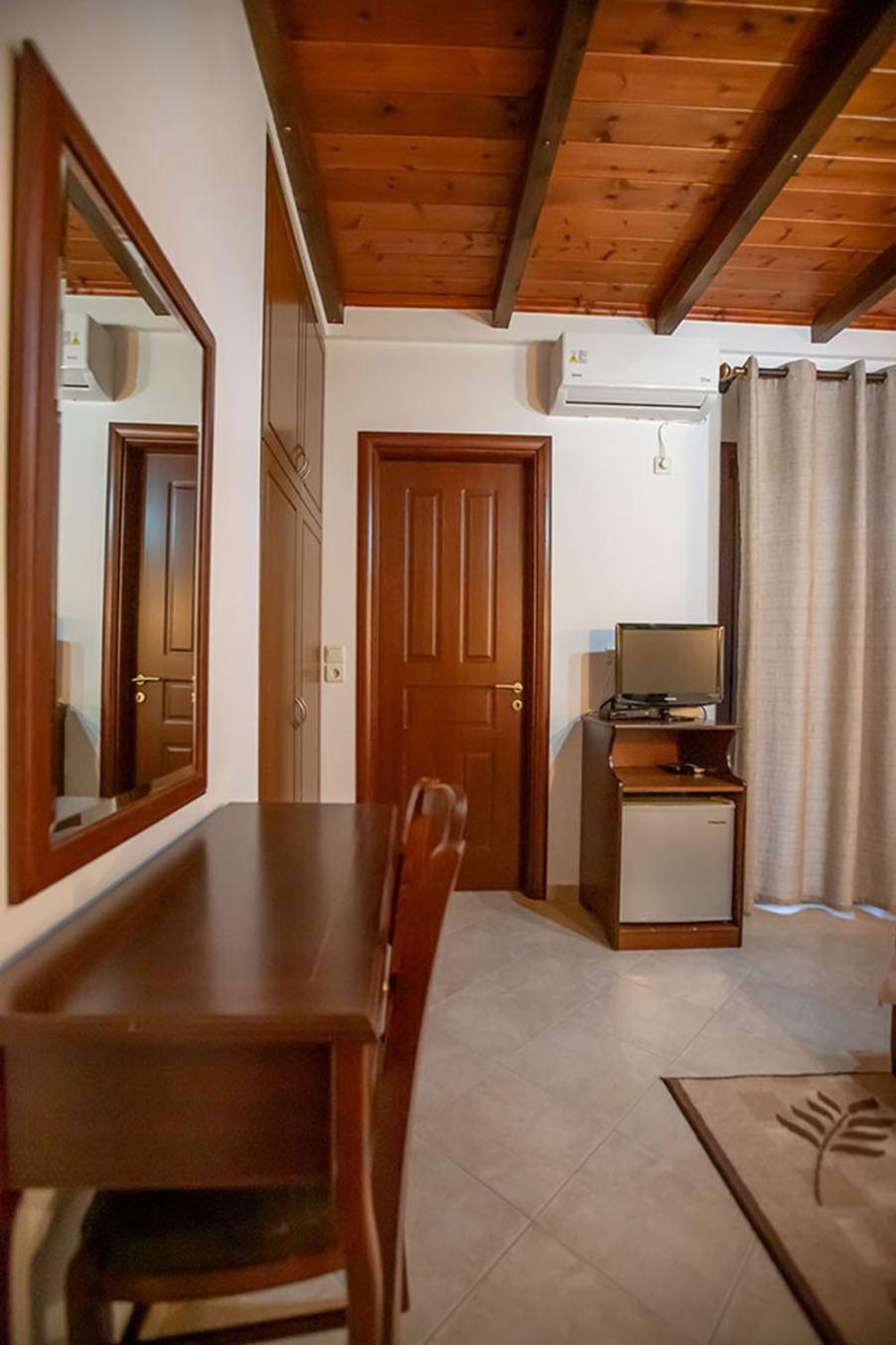 Guesthouse Moucha Bagian luar foto