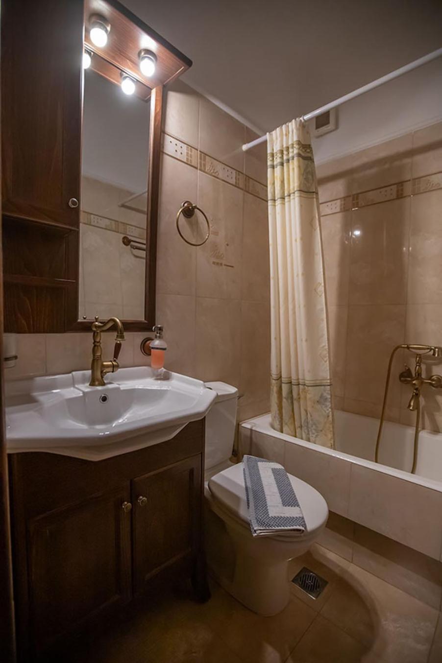 Guesthouse Moucha Bagian luar foto