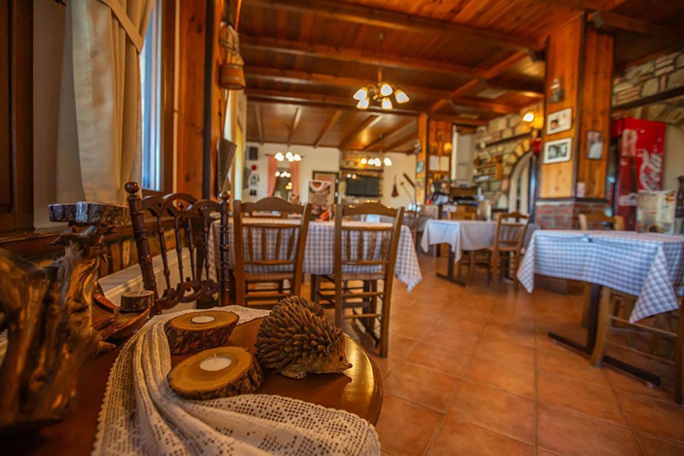 Guesthouse Moucha Bagian luar foto