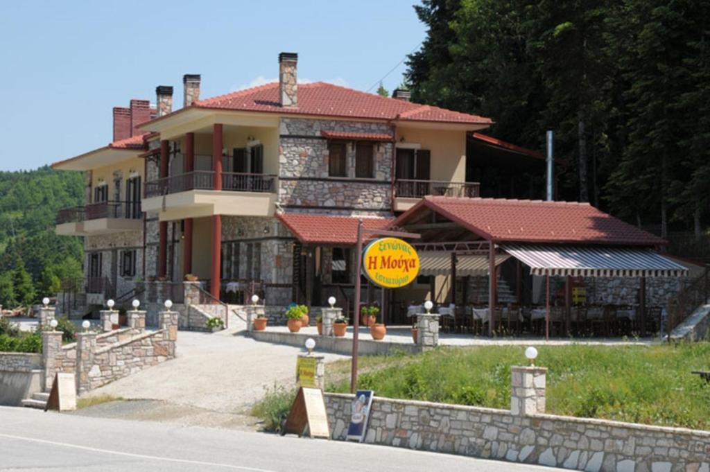 Guesthouse Moucha Bagian luar foto